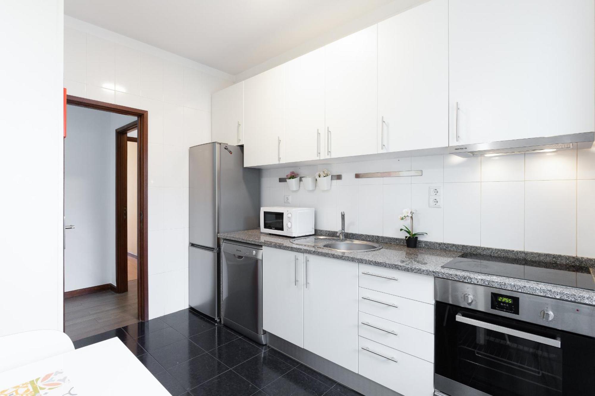 Host Wise Apartment Porto Luaran gambar
