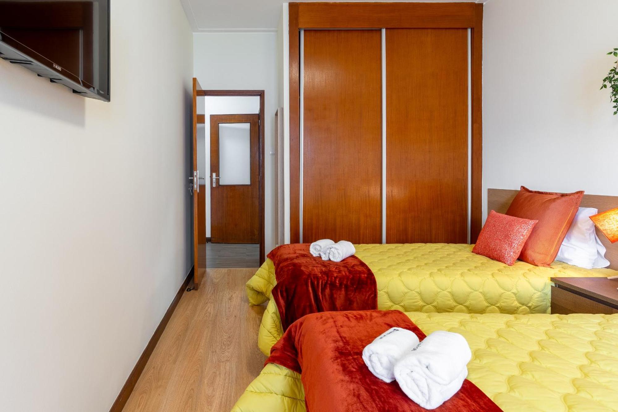 Host Wise Apartment Porto Luaran gambar