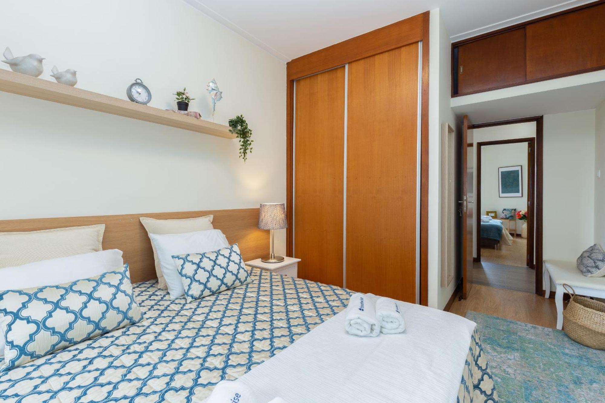 Host Wise Apartment Porto Luaran gambar