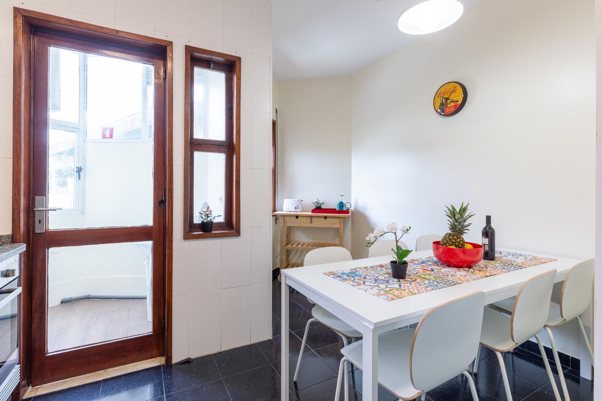 Host Wise Apartment Porto Luaran gambar