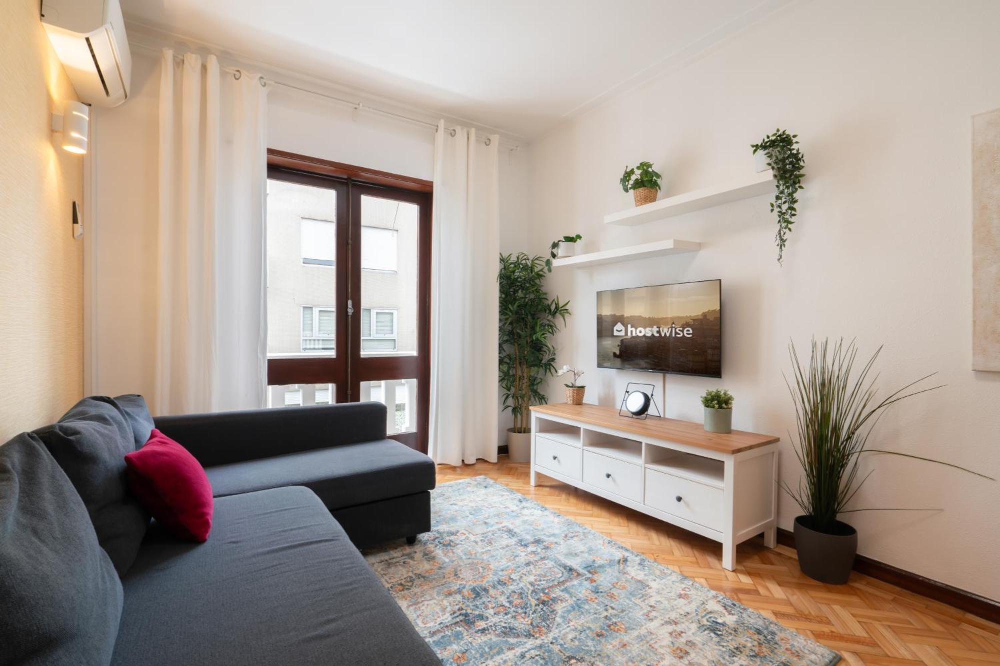 Host Wise Apartment Porto Bilik gambar