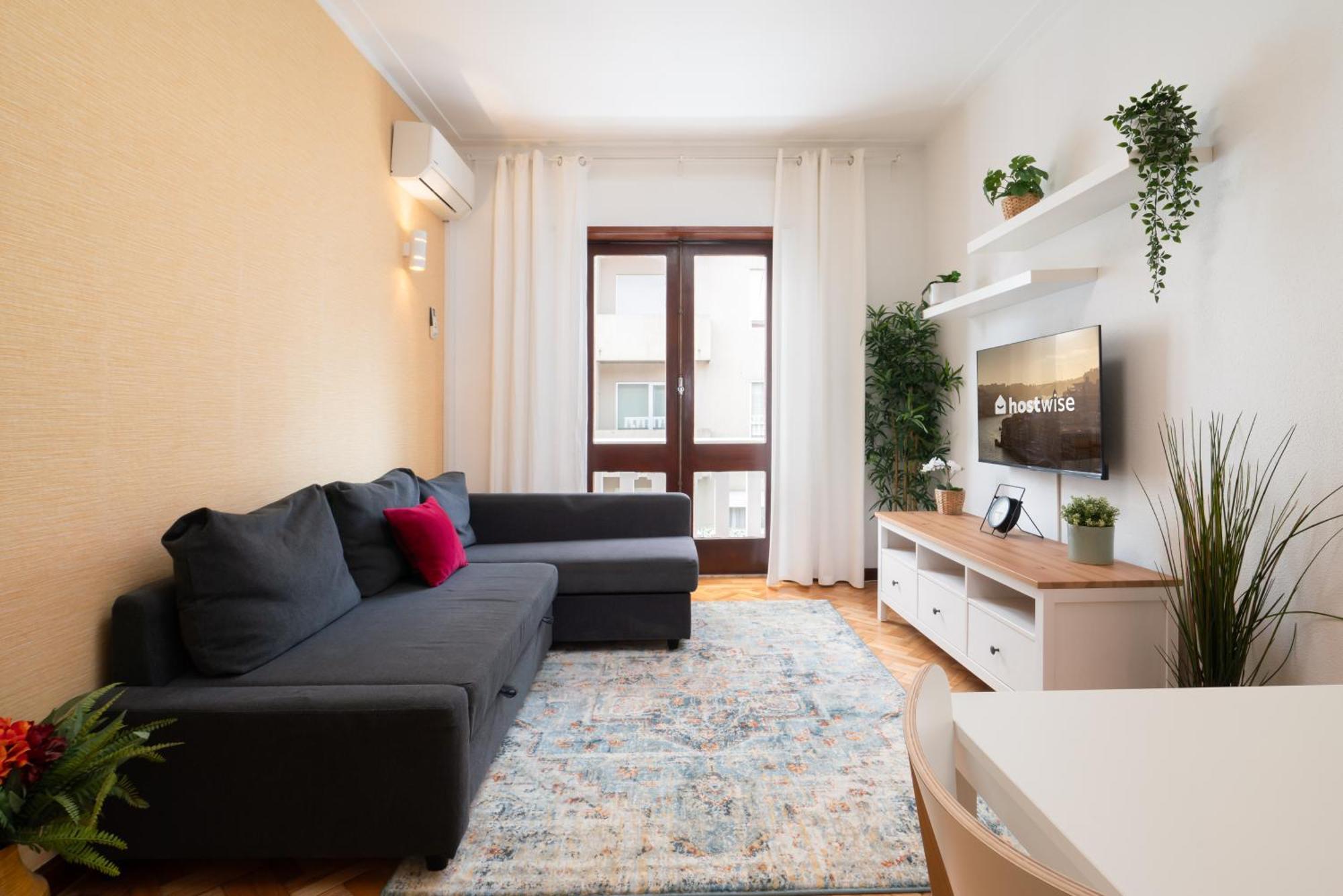 Host Wise Apartment Porto Bilik gambar
