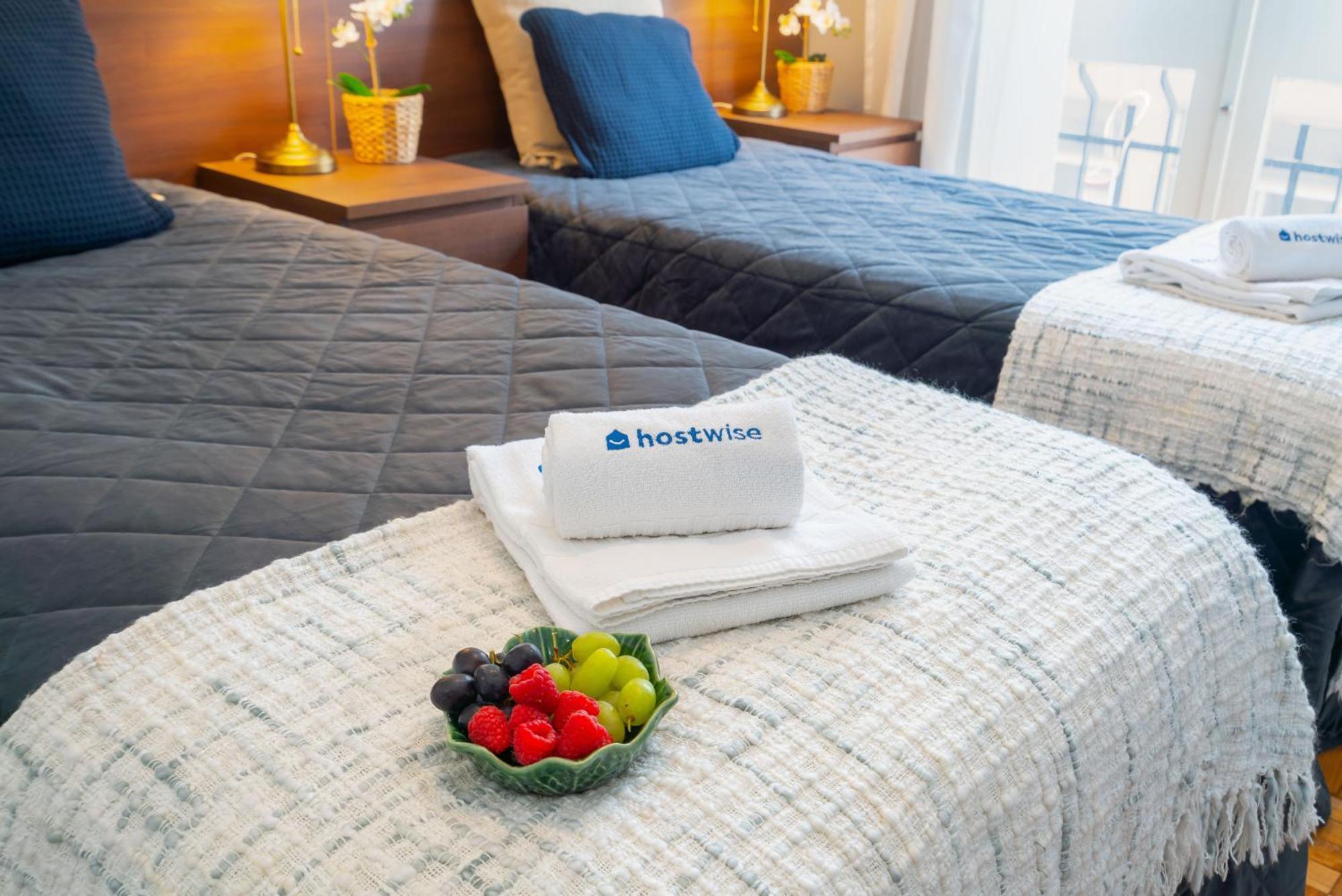 Host Wise Apartment Porto Bilik gambar